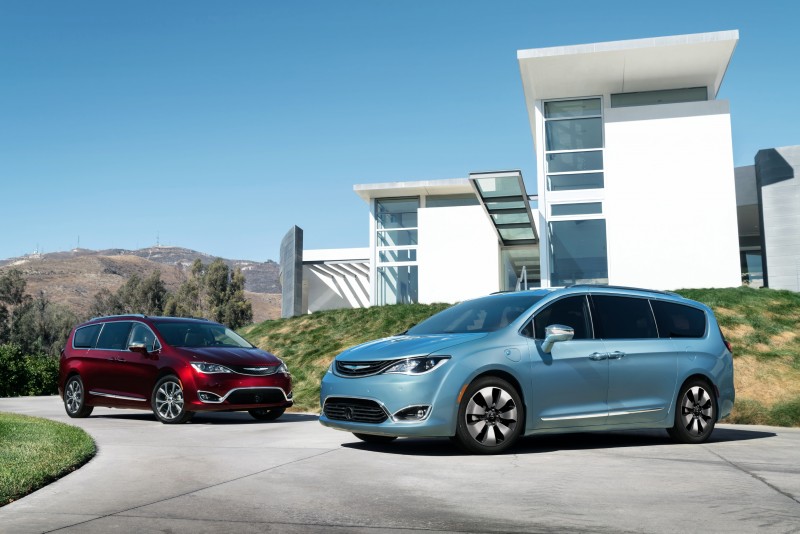 2017 Chrysler Pacifica and Pacifica Hybrid