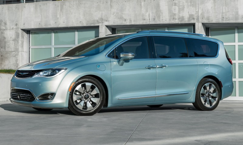 2017 Chrysler Pacifica Hybrid minivan