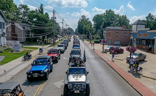 More than 100 Jeep® SUVs participated in the fourth annual Jeepalooza in 2016. The event also served as a fundraiser for United Way of Lake County (Ohio) Feed Lake County program.